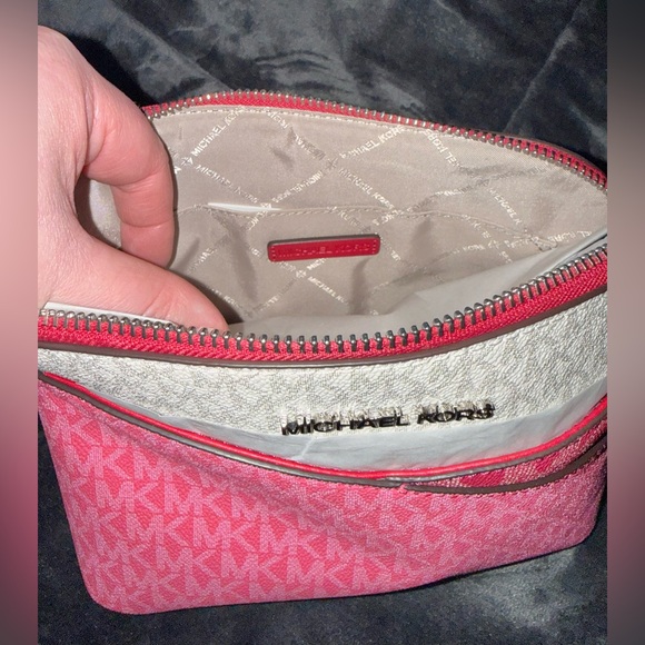 Michael Kors Women’s Jet Set Travel Crossbody Dome Handbag Raspberry BNWT - Picture 10 of 14